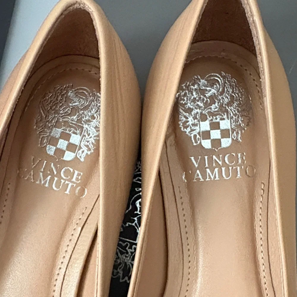 Vince Camuto Tan Knotted Pointed-Toe Flats NWOT - Picture 2 of 10